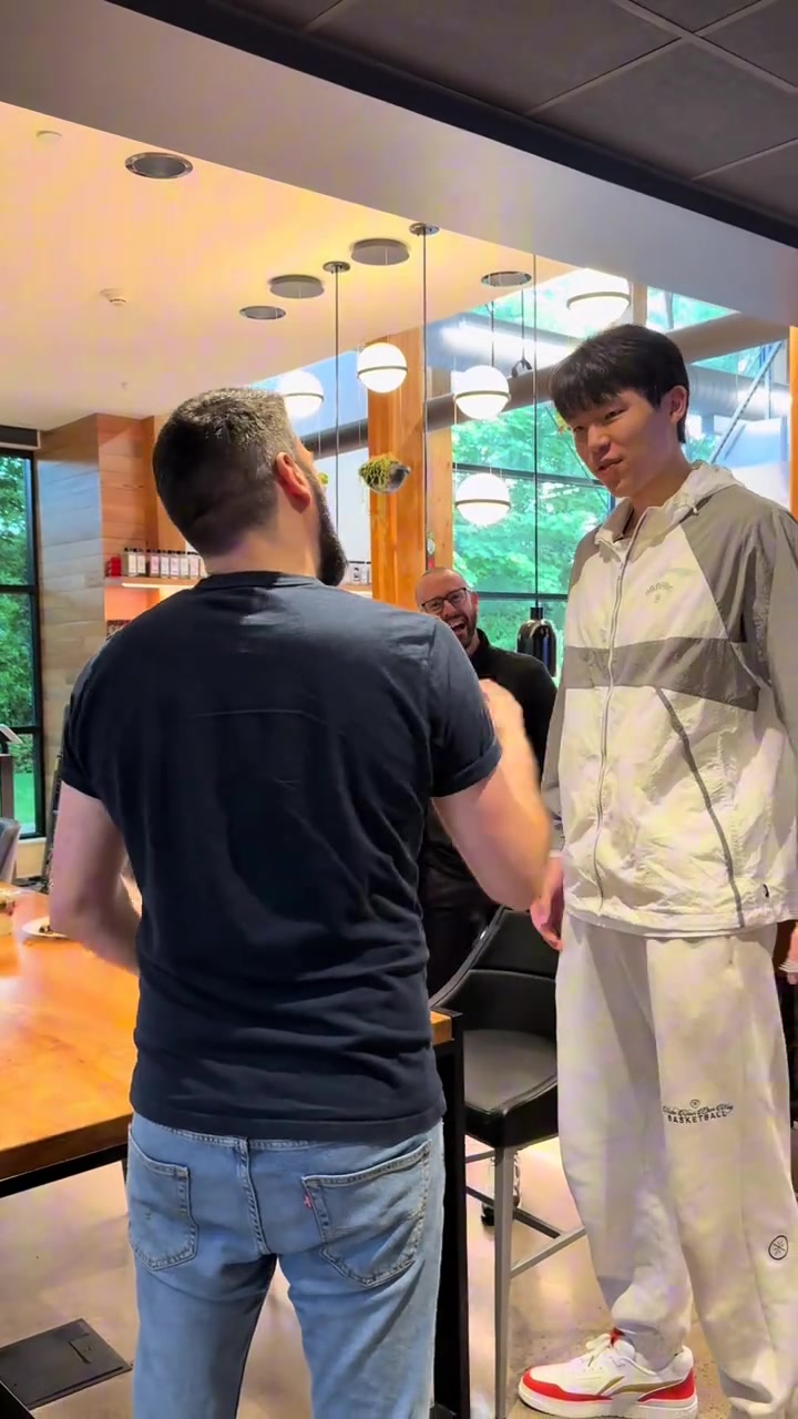 愜意social一下小楊英文雖然差有這樣的環(huán)境一定會變好的