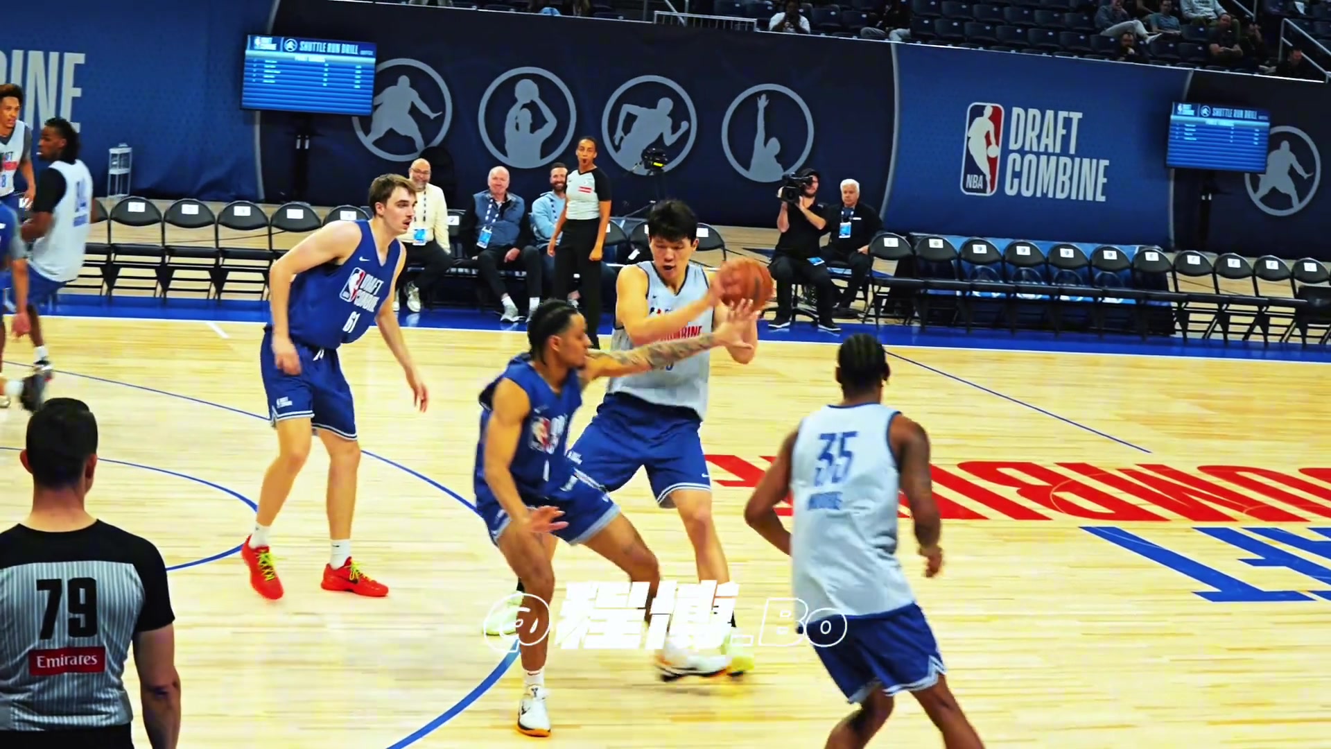 楊瀚森試訓(xùn)引得全場球探驚呼的一次大膽妙傳看慢放全是細節(jié)啊