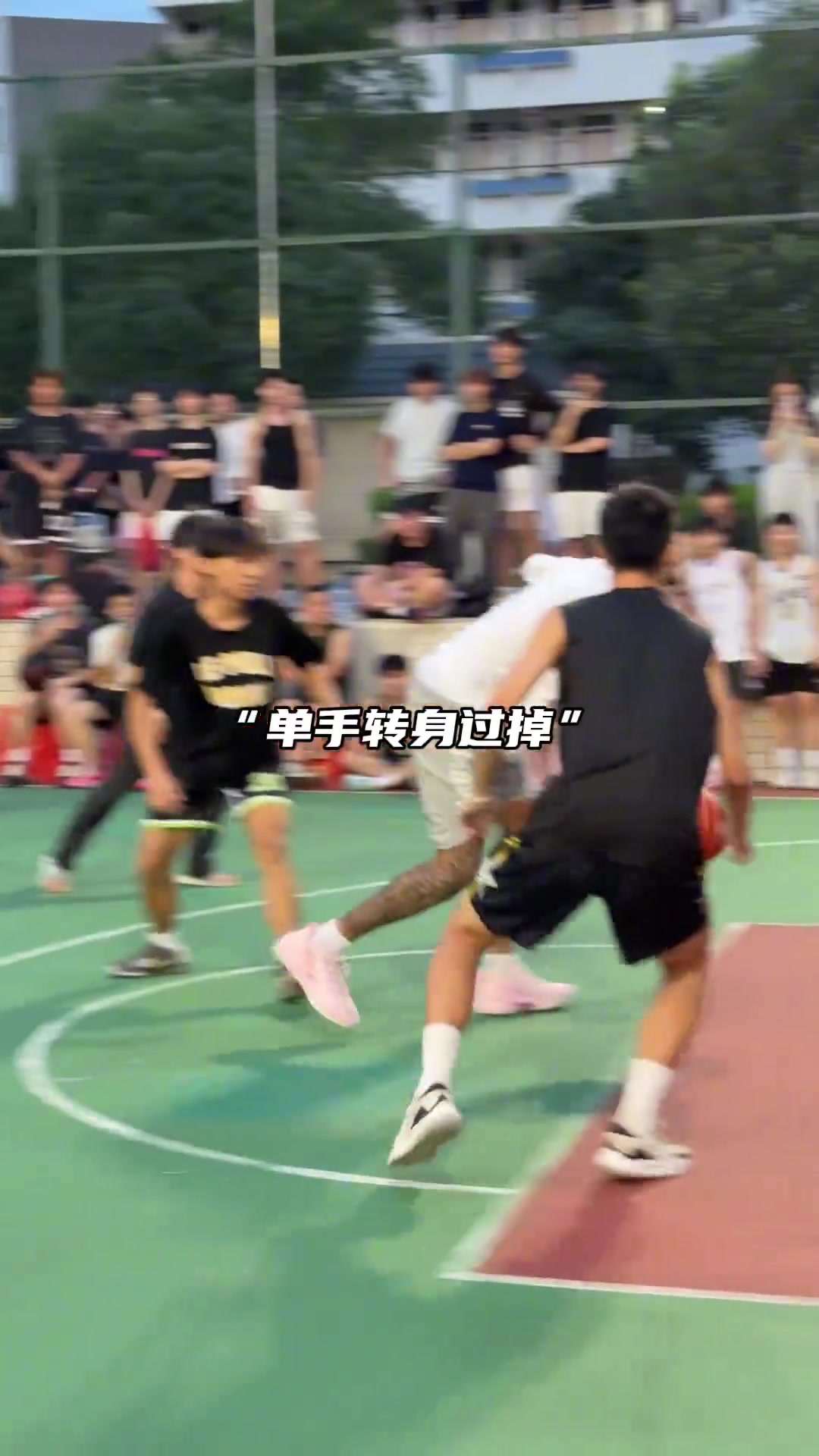 如果他也有雙臂獨臂球手伊馬內(nèi)爾運球破包夾 上演驚天暴扣