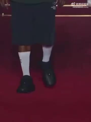 哈登走秀你們見過嗎這個樣子未免也太笨重了