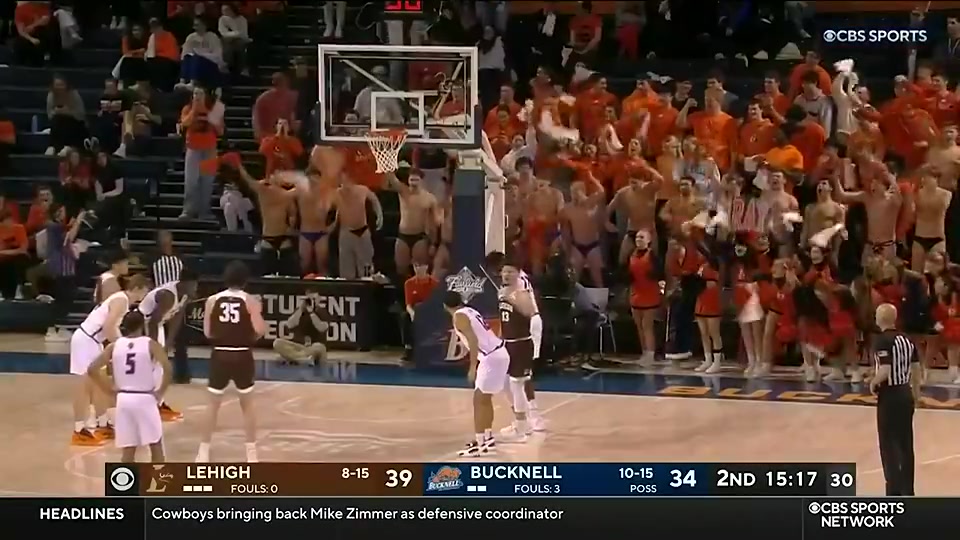 上尺度了游泳隊(duì)脫褲子干擾對手罰球成功導(dǎo)致2罰不中