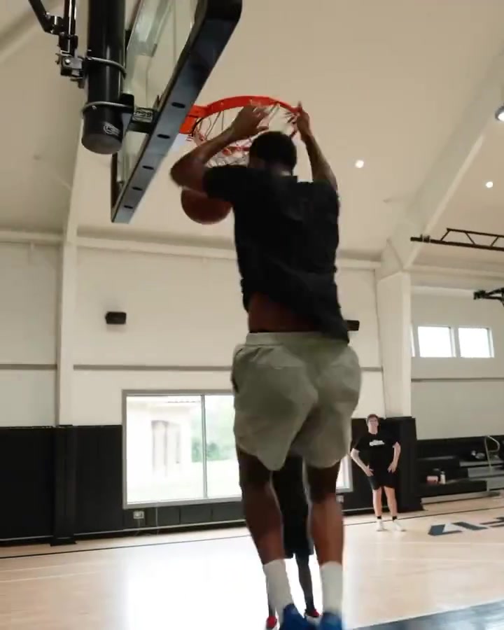 續(xù)約嘍小賈巴里-史密斯休賽期的訓(xùn)練 各種運(yùn)球跳投和接球投籃