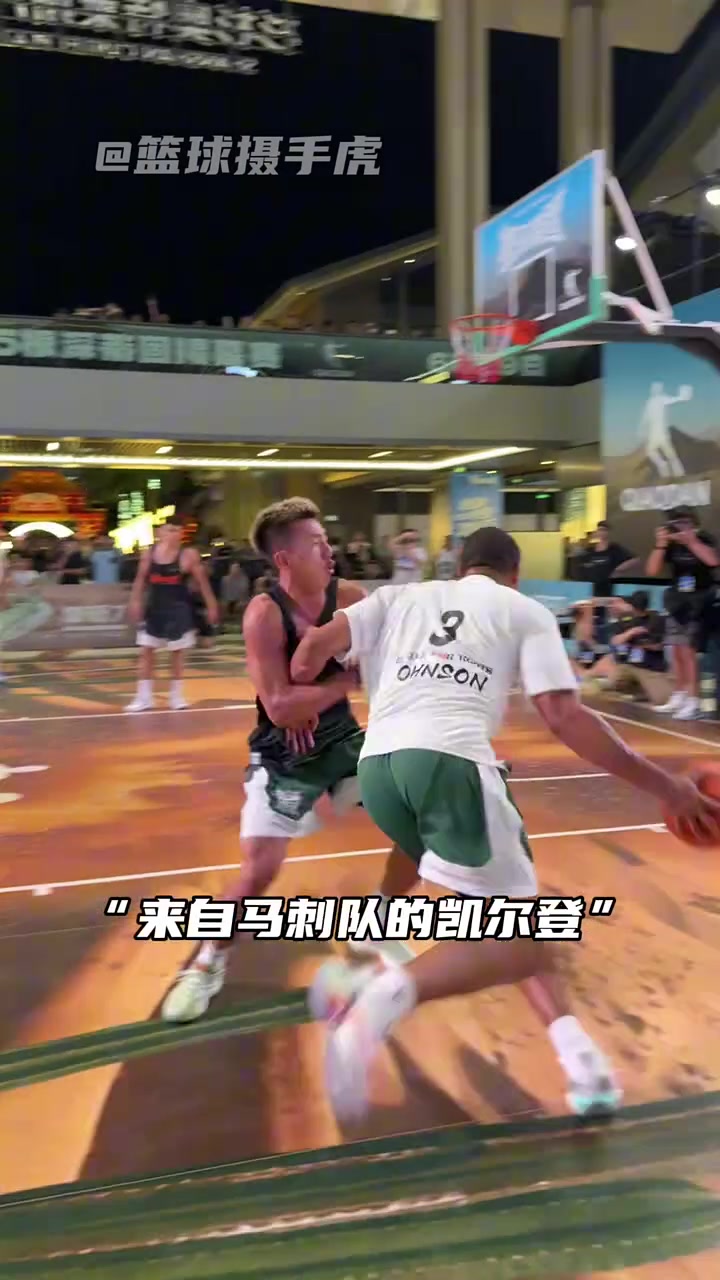 不要質(zhì)疑NBA的實力凱爾登看著都不快但是打的非常輕松