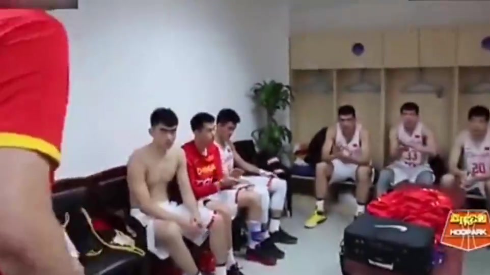 該說(shuō)就要說(shuō)杜鋒帶國(guó)家隊(duì)時(shí)怒斥陶漢林我不需要連續(xù)犯錯(cuò)的人