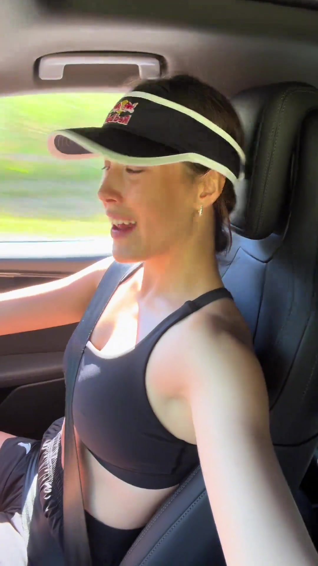 谷愛(ài)凌曬鍛煉后開(kāi)車兜風(fēng) 網(wǎng)友第一眼看成了阿隆-戈登