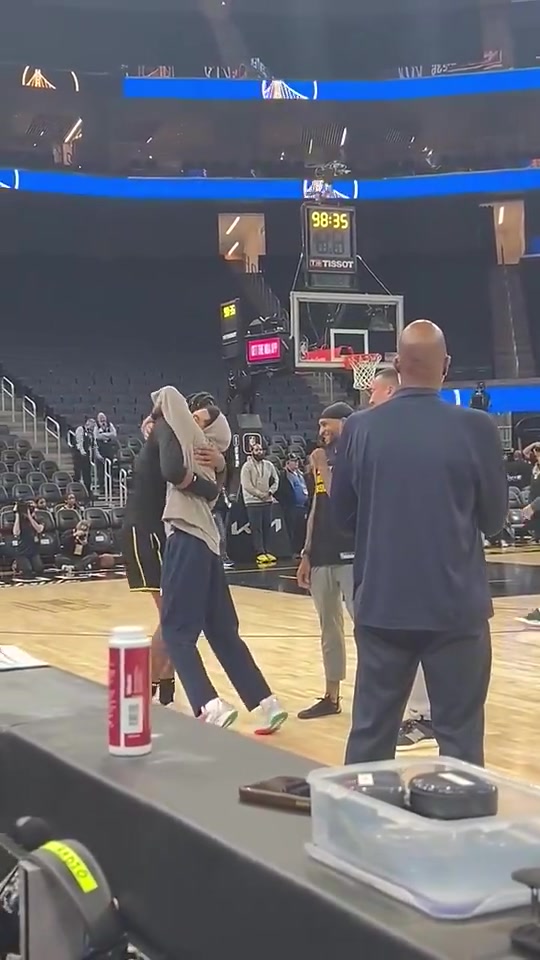 在鵜鶘重聚盧尼是普爾關系最好的隊友嗎此前擁抱逗笑小佩頓