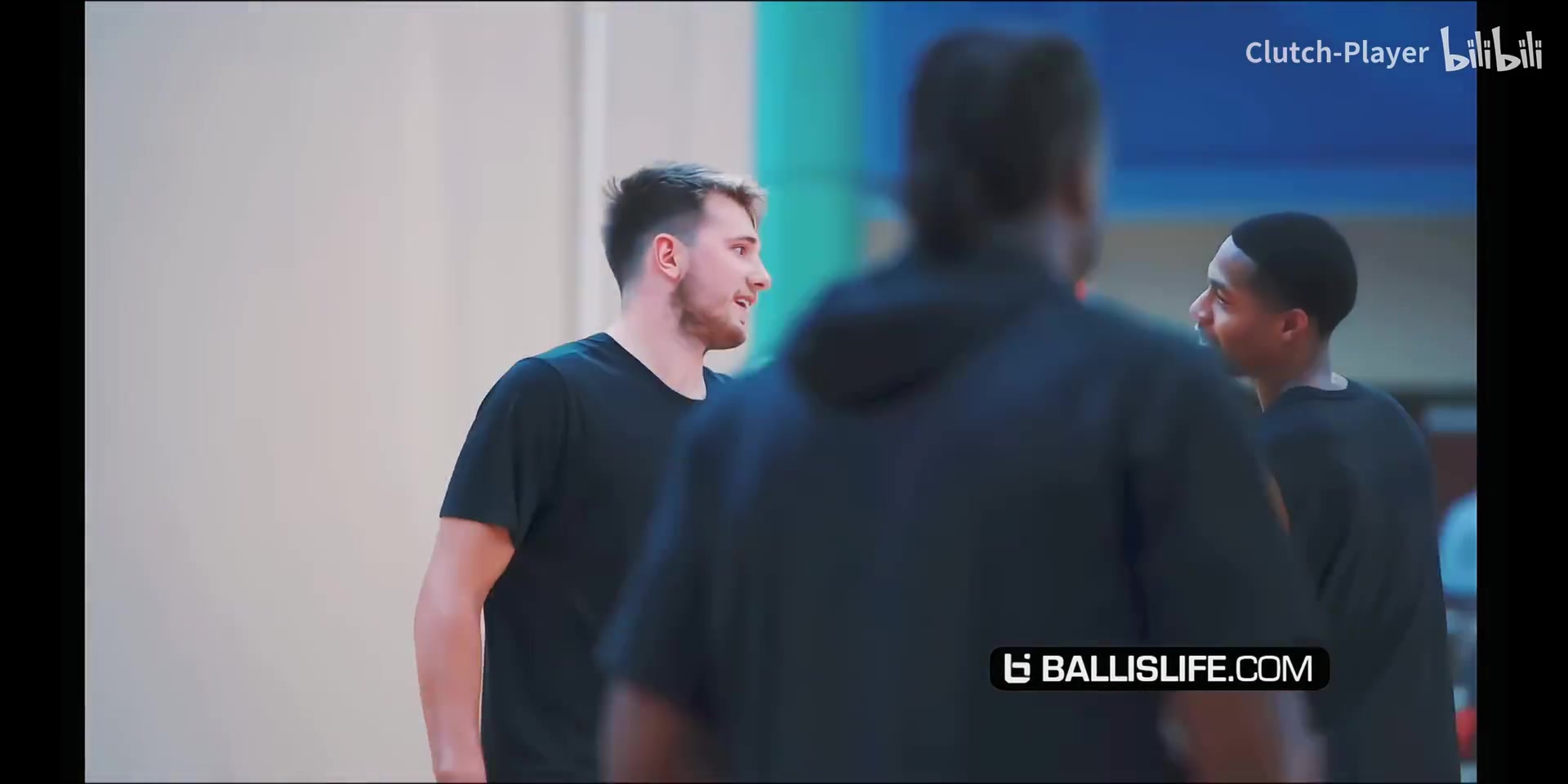 頂級拼圖此前電風(fēng)扇和東契奇的野球局三分抬手就有