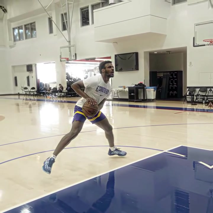 休賽期苦練投射新賽季的布朗尼是否能讓大家眼前一亮呢