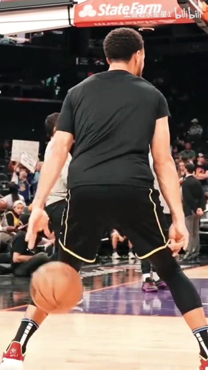 每一幀都是藝術(shù)后方視角賞析庫里運(yùn)球銜接投籃慢動(dòng)作
