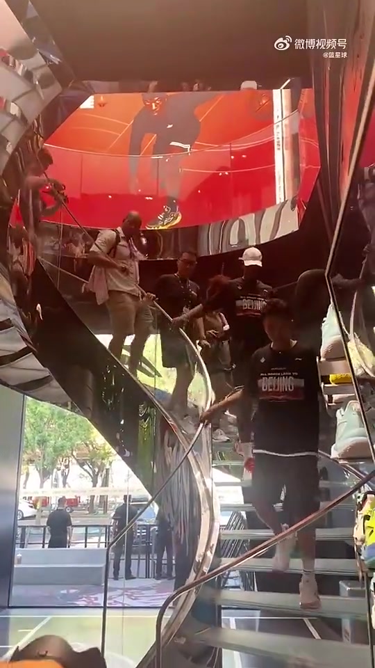 笑死巴特勒此前中國行體驗(yàn)快捷支付一臉懵逼我的錢怎么沒了