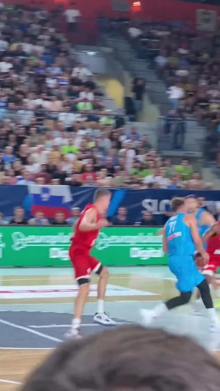 東契奇動(dòng)作很慢但是就是防不住你能怎么辦呢