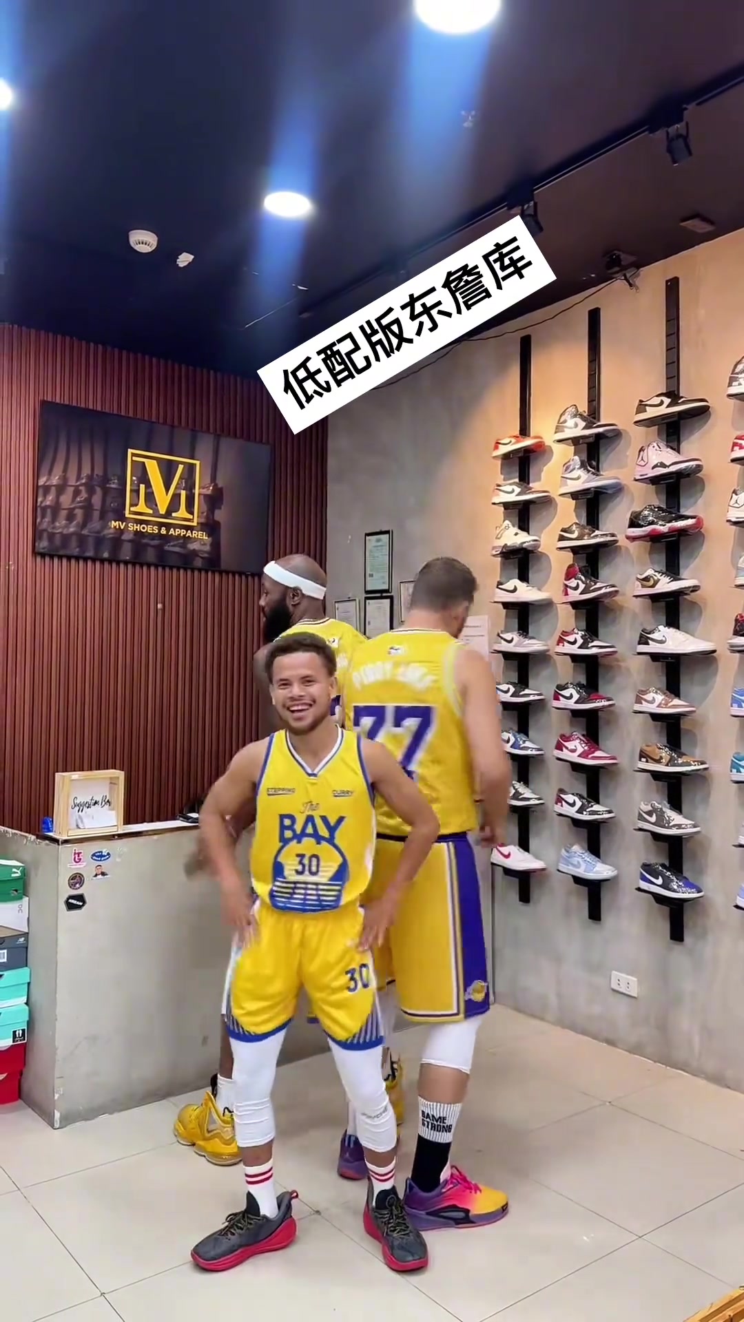 外國驚現(xiàn)山寨版詹庫東有一說一長得還挺像的