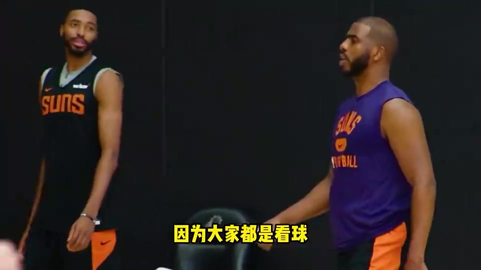 楊毅 保羅就是我看到過(guò)的控衛(wèi)里最棒的他是最完美的核心后衛(wèi)