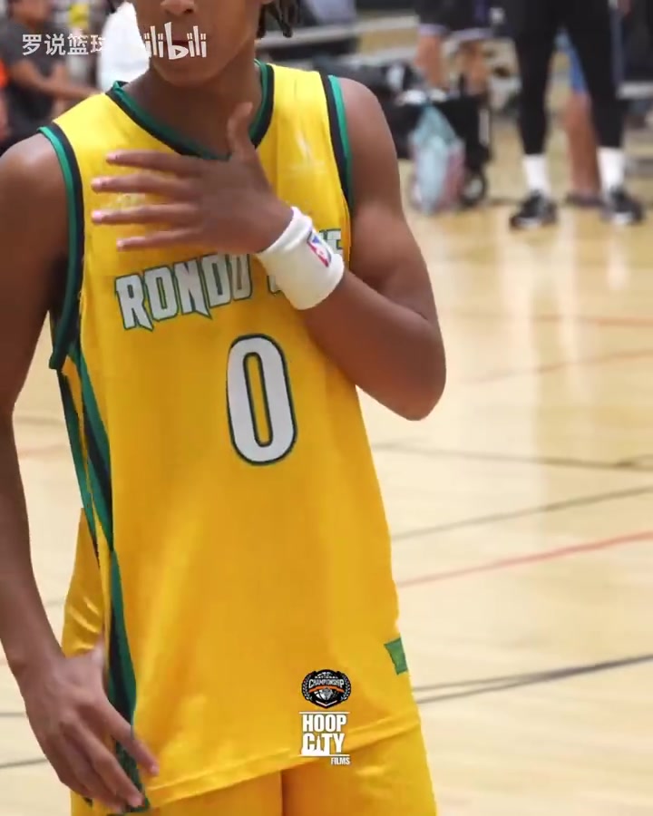 這模樣絕對親生無疑隆多13歲兒子率隊奪冠與父親撞胸慶祝