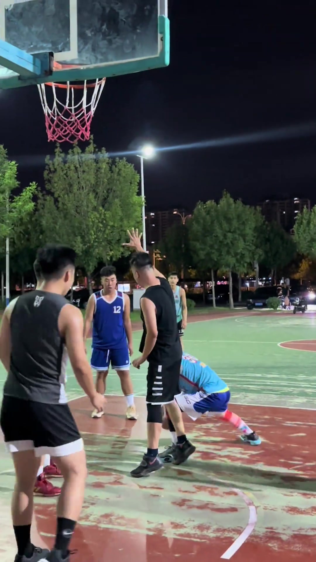 你們會跟這樣的人打嘛國內濱州庫里 進球后興奮狂吼噗噗噗