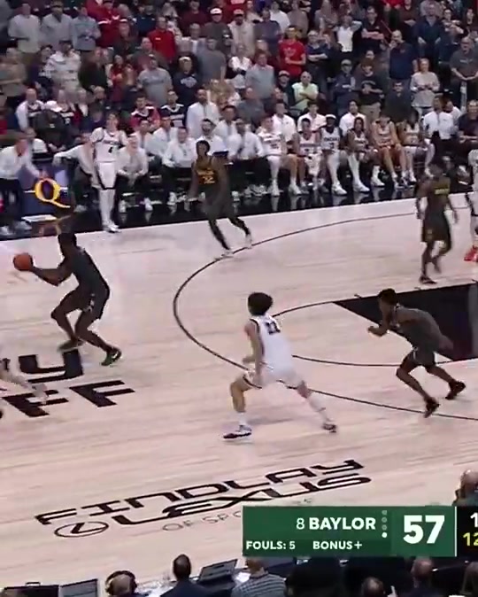 炸裂NCAA賽場驚現(xiàn)殘暴騎人隔扣實(shí)在太羞辱人了