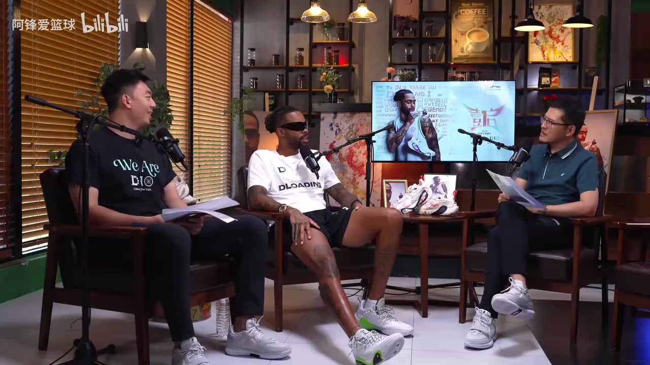 拉塞爾此前詹姆斯是沒有缺點(diǎn)的籃球運(yùn)動員他喜歡隊(duì)友做自己