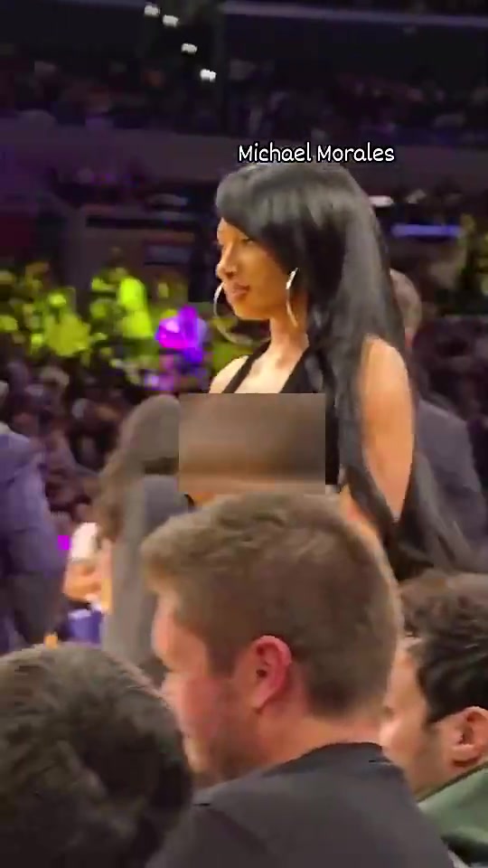 這尺度必須打碼了克萊女友馬冬梅此前觀戰(zhàn)湖人比賽超性感穿著驚艷全場(chǎng)