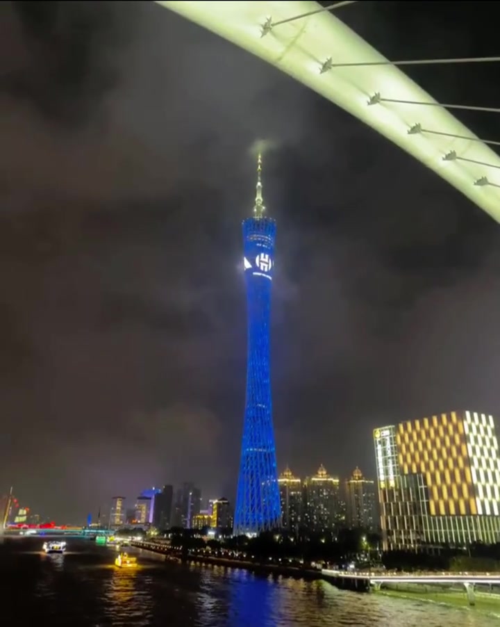 這就是登哥的排面哈登中國(guó)行來(lái)到廣州 廣州塔亮起哈登logo