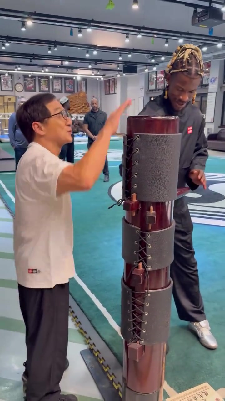 巴特勒中國行香港站成龍親自傳授功夫...