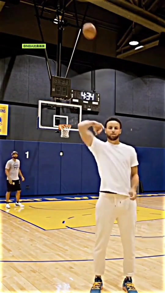 前5秒這是AI還是真實(shí)的庫里熱身訓(xùn)練神仙球到底有多離譜