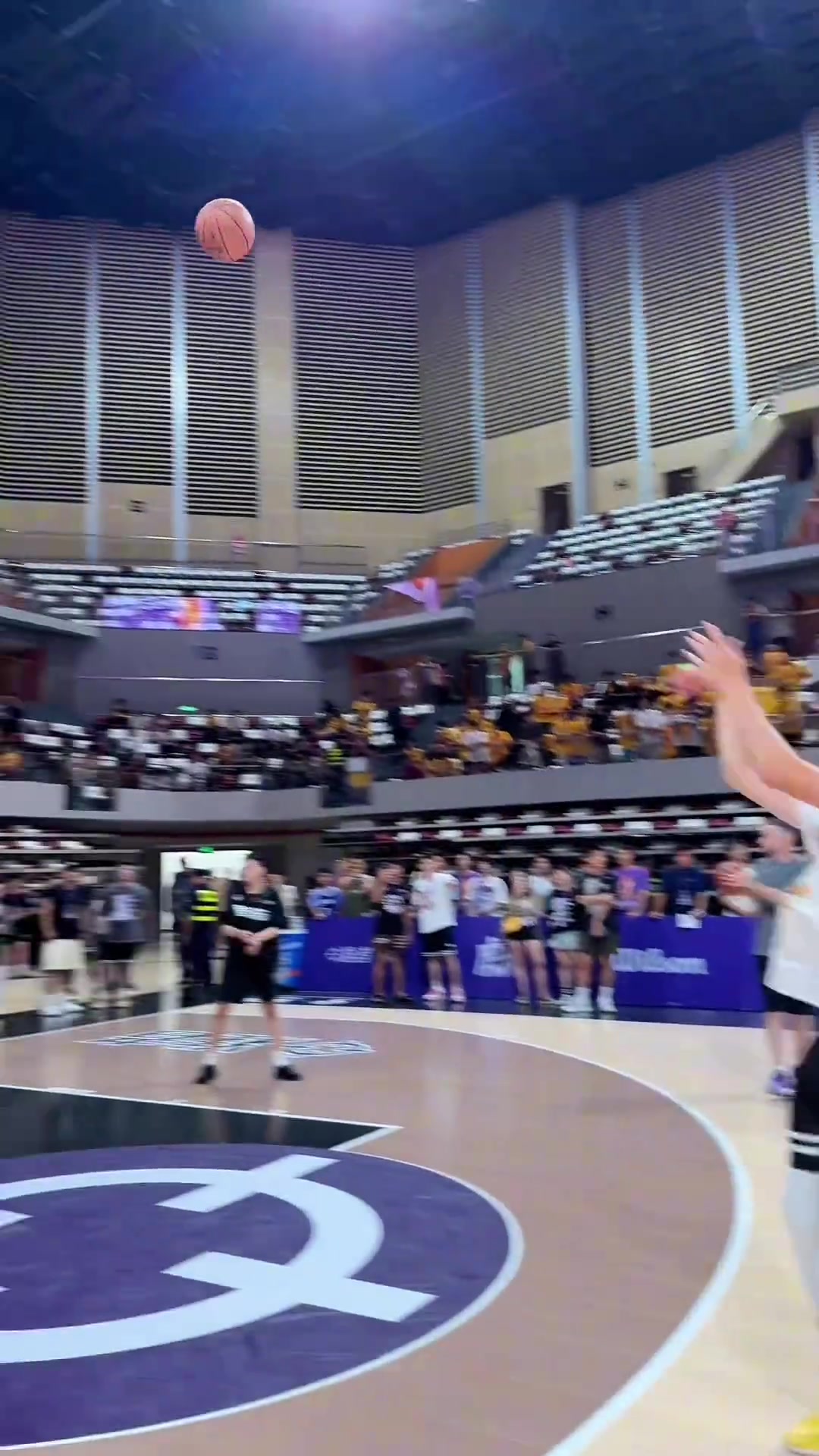 里夫斯中國(guó)行隨手連中6記三分 這就是NBA球員的實(shí)力嗎