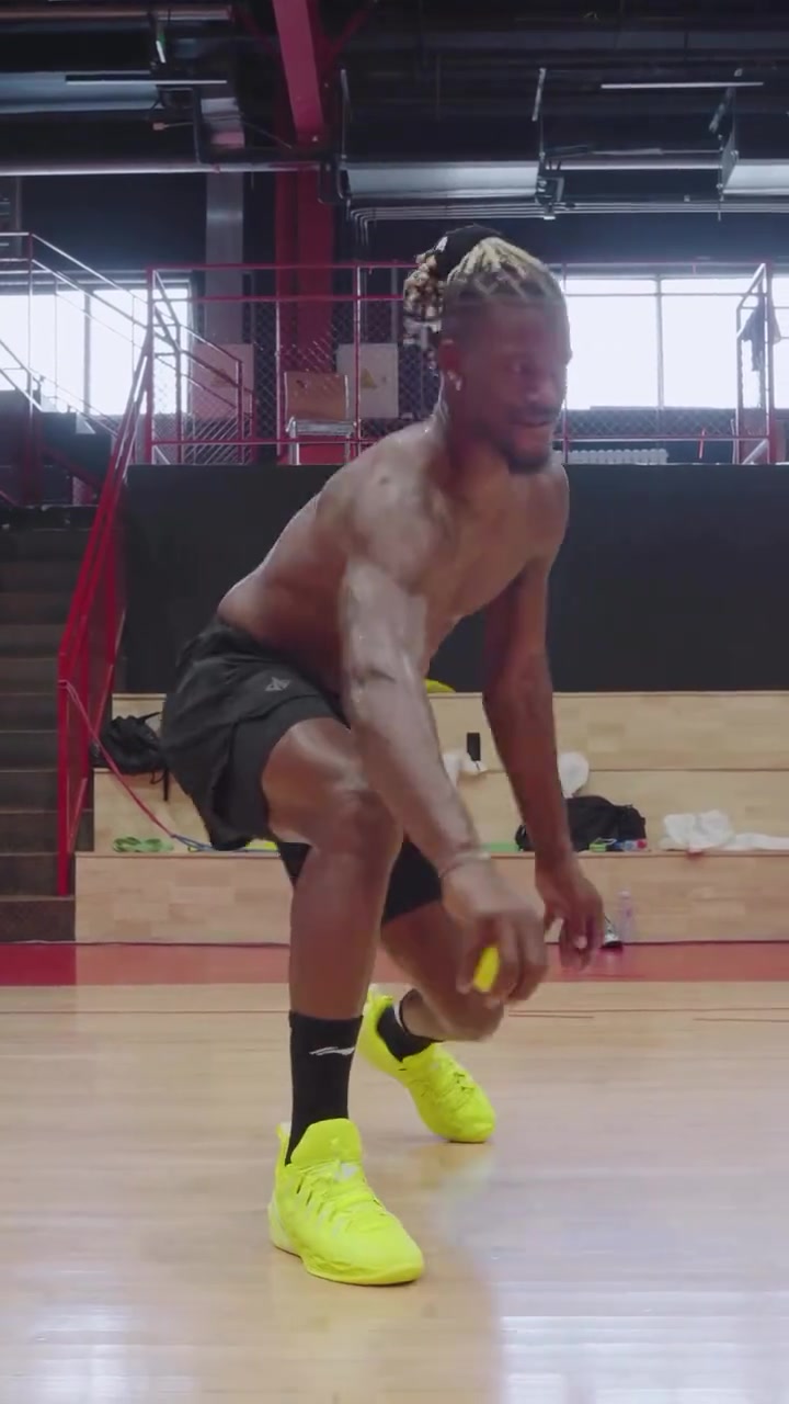 5千萬貴嗎巴特勒中國行期間也沒忘了每天堅(jiān)持訓(xùn)練