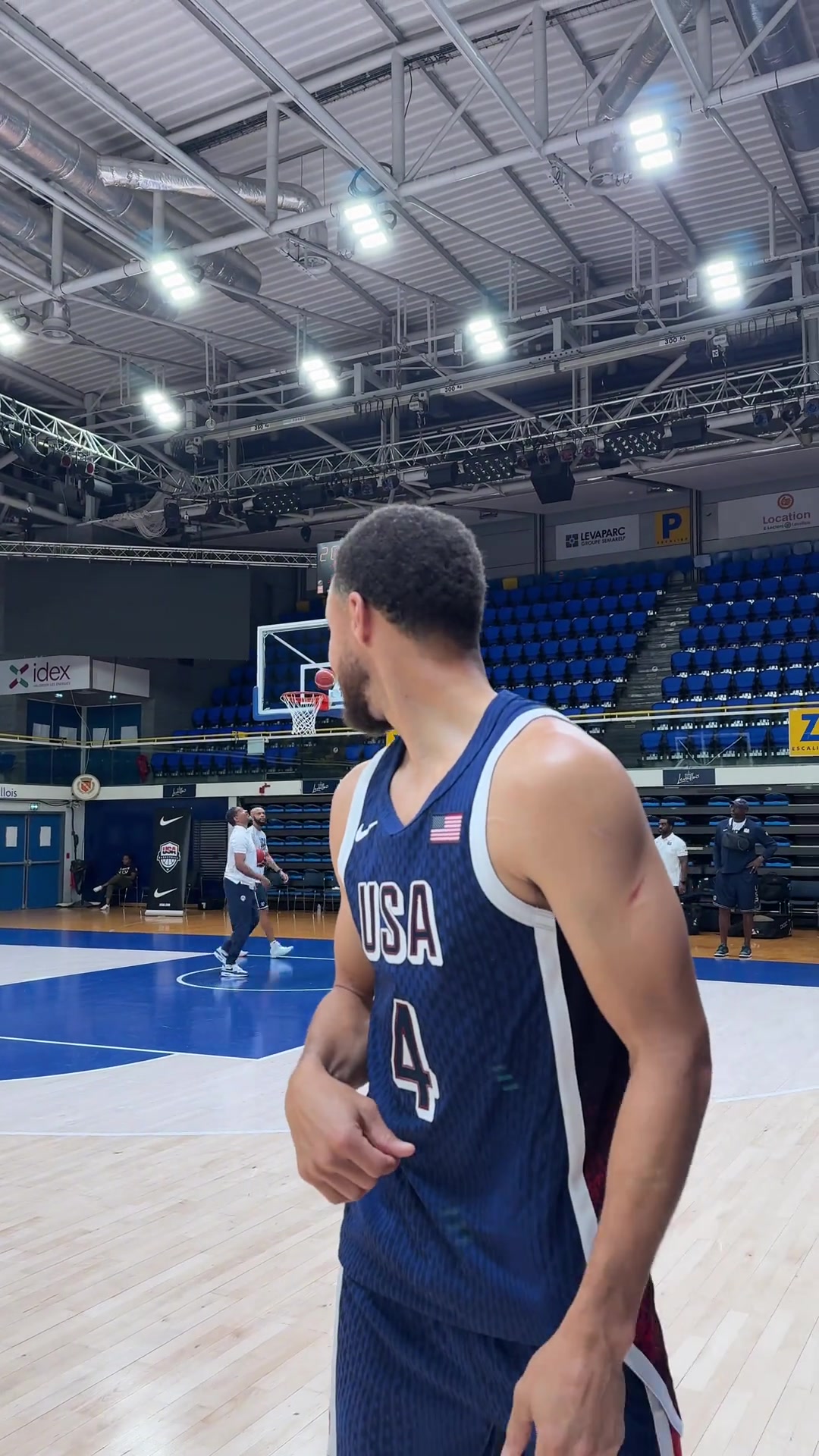 庫里幾次反彈地板都進了確實有點說法