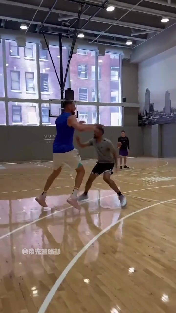 克萊對抗接球三分訓(xùn)練神準