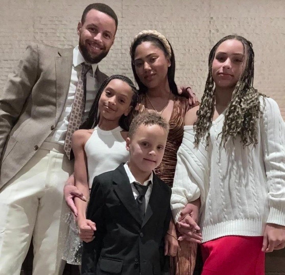 庫里一家人這么像的嗎感覺共用一張臉