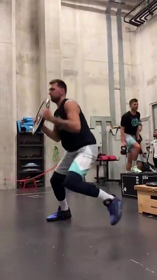 斯洛文尼亞自媒體曬訓(xùn)練視頻東契奇今年夏天瘦了約14公斤