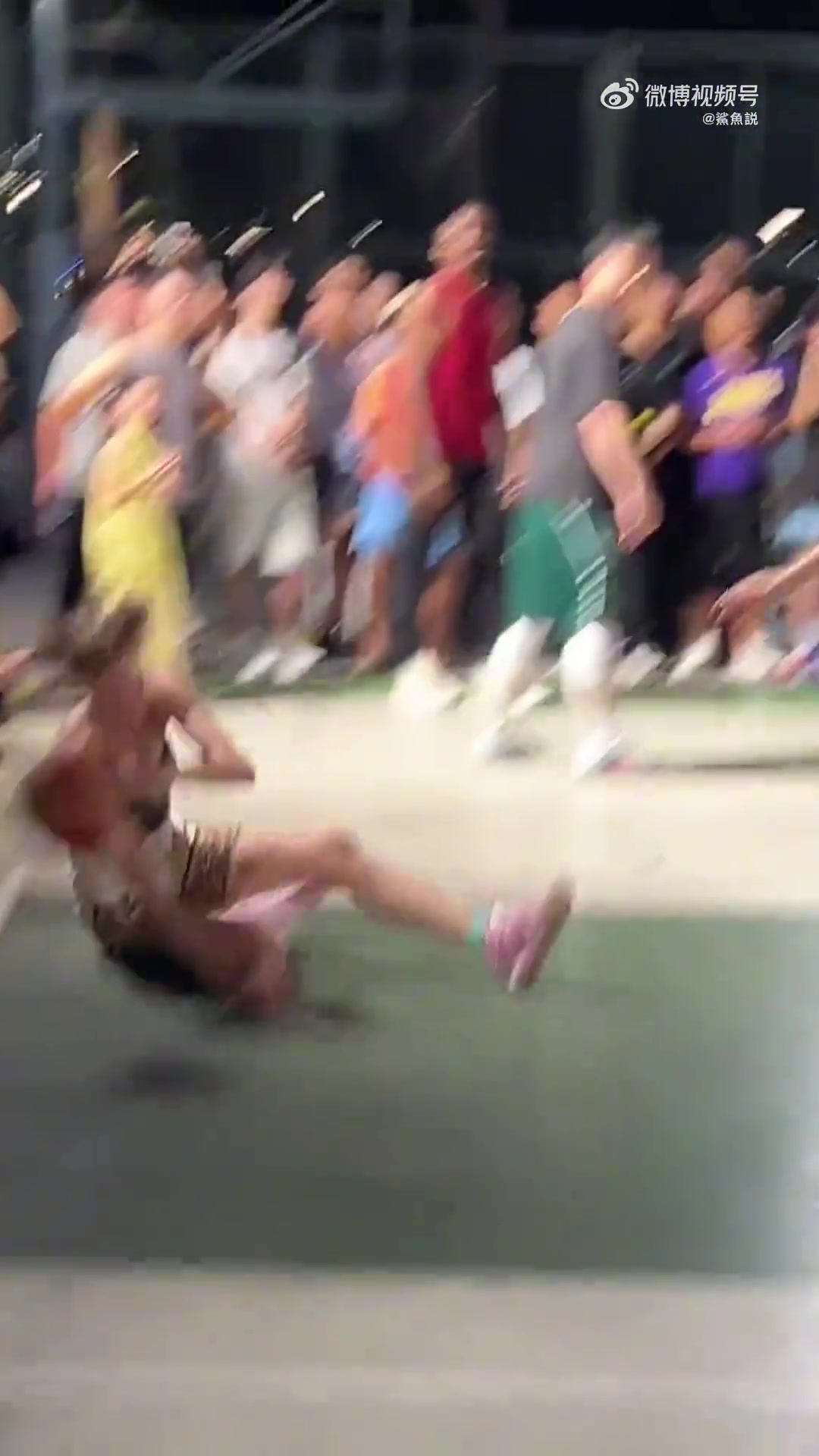 真對(duì)抗啊看過(guò)那么多籃球網(wǎng)紅這女的是真的血汗錢