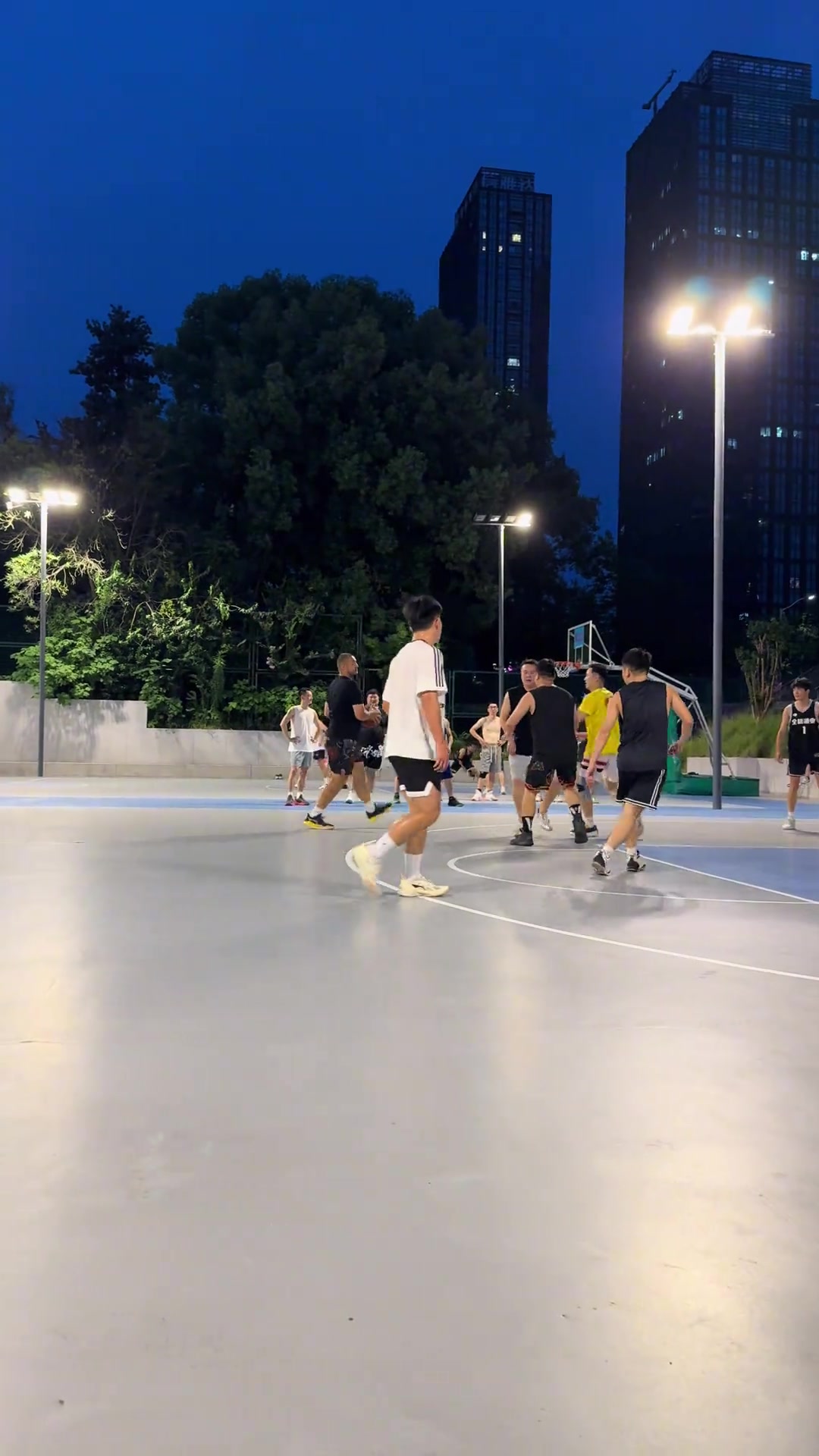 西熱力江野球場(chǎng)運(yùn)球磕磕絆絆 國(guó)家隊(duì)的實(shí)力下滑太嚴(yán)重啊