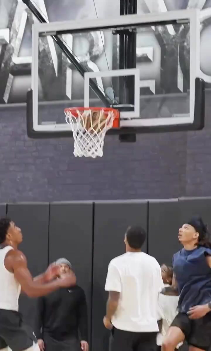 杰倫-格林休賽期運(yùn)控提升不少期待新賽季表現(xiàn)啊