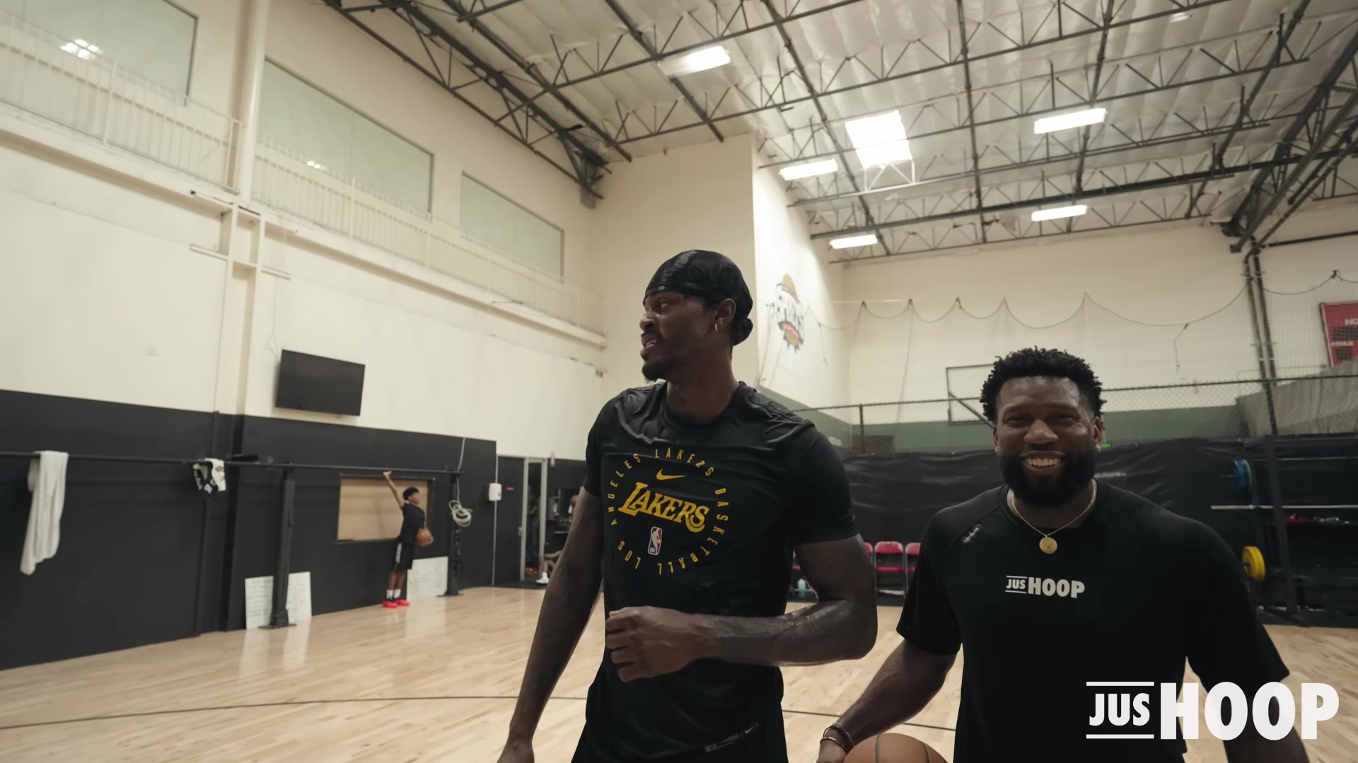 楊瀚森同款訓(xùn)練師湖人彪哥最新投籃訓(xùn)練這三分命中率可觀啊