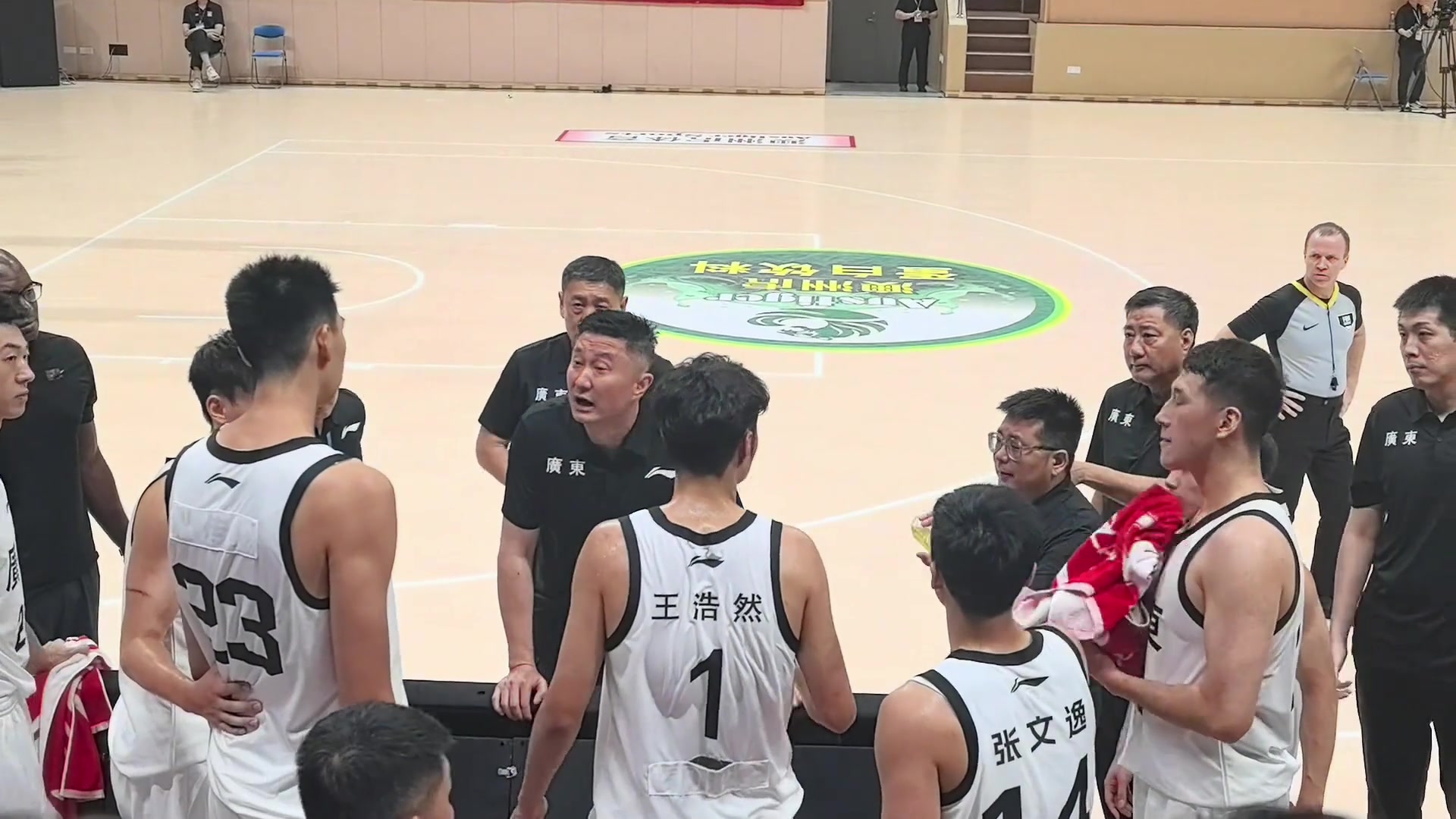 矛盾未解 申請(qǐng)交易此前徐昕比賽中和杜鋒吵架 并手指著杜鋒