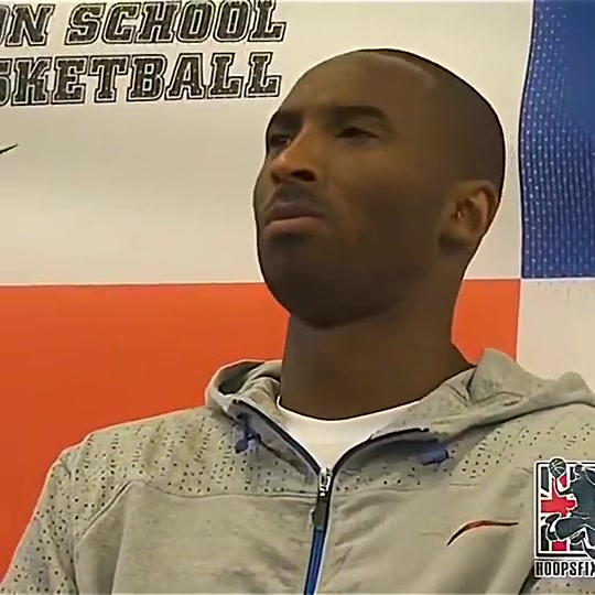 科比單挑我穩(wěn)贏詹姆斯1v1對我來說很簡單他比較全面