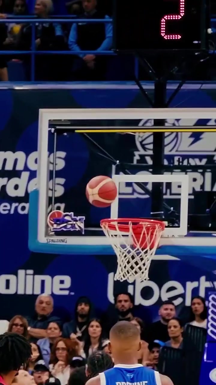 還是那個(gè)意大利炮加里納利率隊(duì)奪冠榮獲FMVP