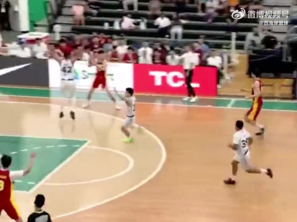 這真學(xué)過(guò)的FIBA喜感解說(shuō)楊瀚森暴扣噢Baby謝謝你