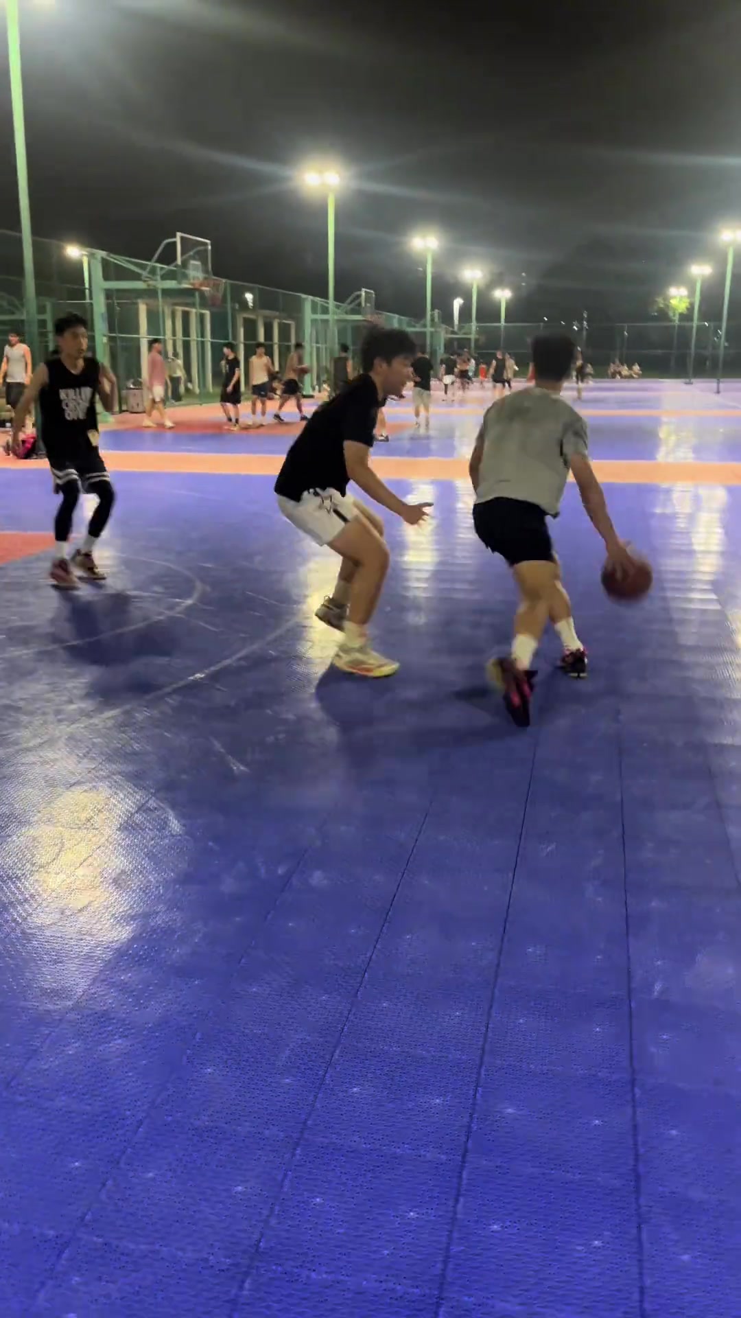 不是哥們野球場(chǎng)有詹姆斯啊