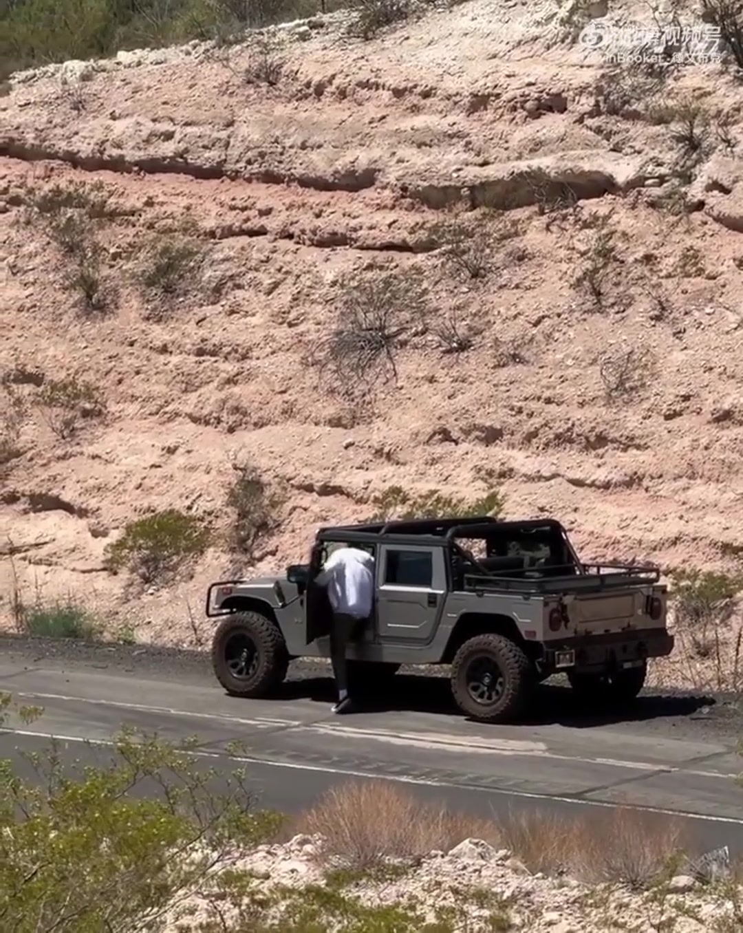 這也太拉風了懂車的吧友來看看布克這開的是啥車呀