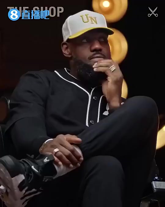 詹姆斯13年我DPOY排名第二但得獎(jiǎng)那人連防守一陣都沒(méi)進(jìn)