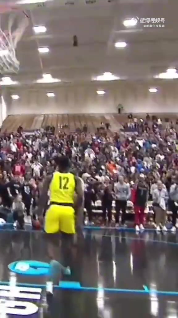 看看錫安高中時(shí)期的勁爆扣籃就算是詹姆斯也未必有這么炸吧