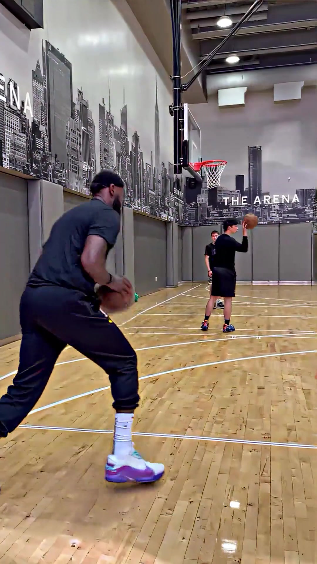 詹姆斯投籃姿勢(shì)來(lái)啦備戰(zhàn)新賽季