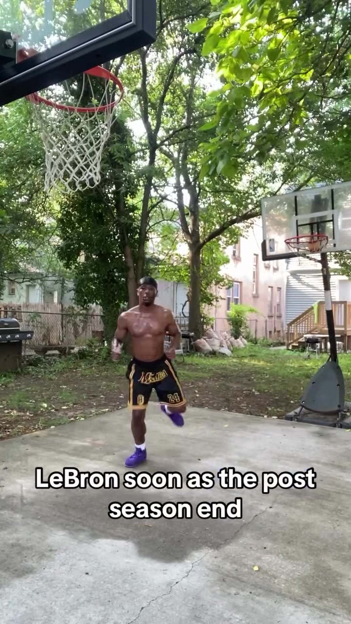 你小子是詹蜜還是詹黑老詹打球姿勢有這么僵硬嗎