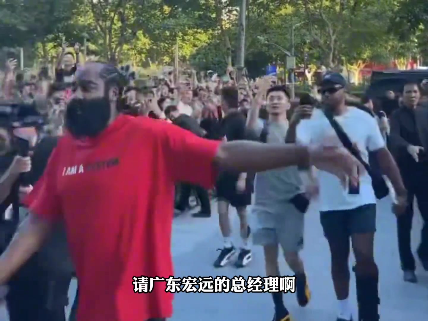 啊這任冉此前登哥泡酒吧不是以能喝著稱而是以能摸著稱