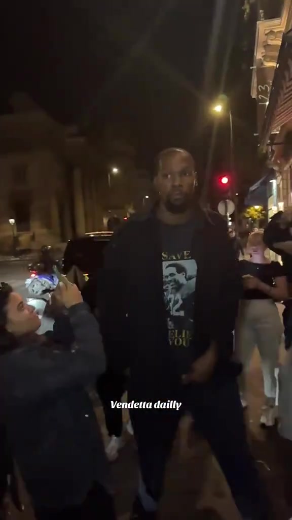 杜蘭特現(xiàn)身巴黎這該死的氣質(zhì)拿捏的死死的