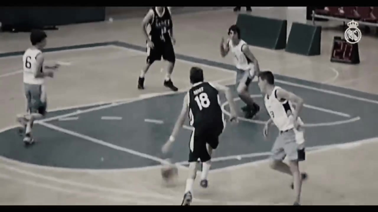 14歲的東契奇是這么打球的非常飄逸還能嘎嘎空接