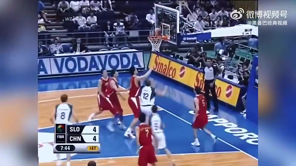 06年中國(guó)男籃對(duì)陣斯洛文尼亞全隊(duì)78分姚明一人就貢獻(xiàn)了36分