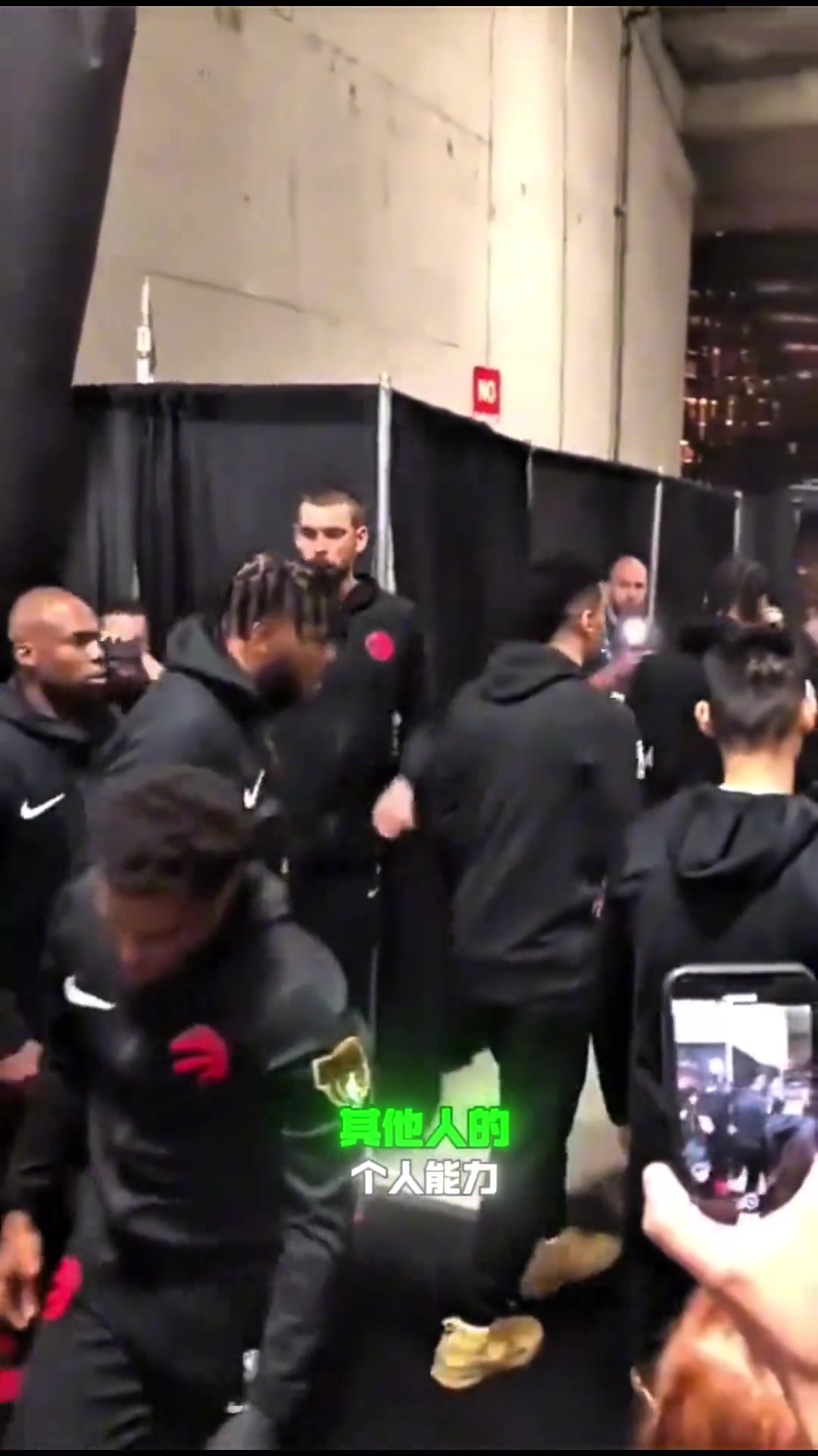 楊毅小卡19年并不是單核奪冠他的隊友很出色